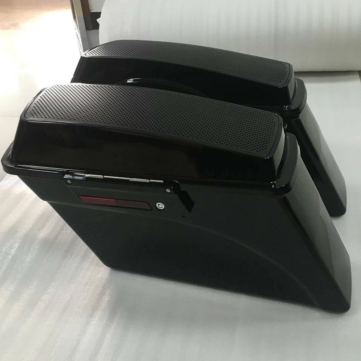 Hard Saddle Bags with 6x9" Speakers for Harley Touring (1994–2013)
