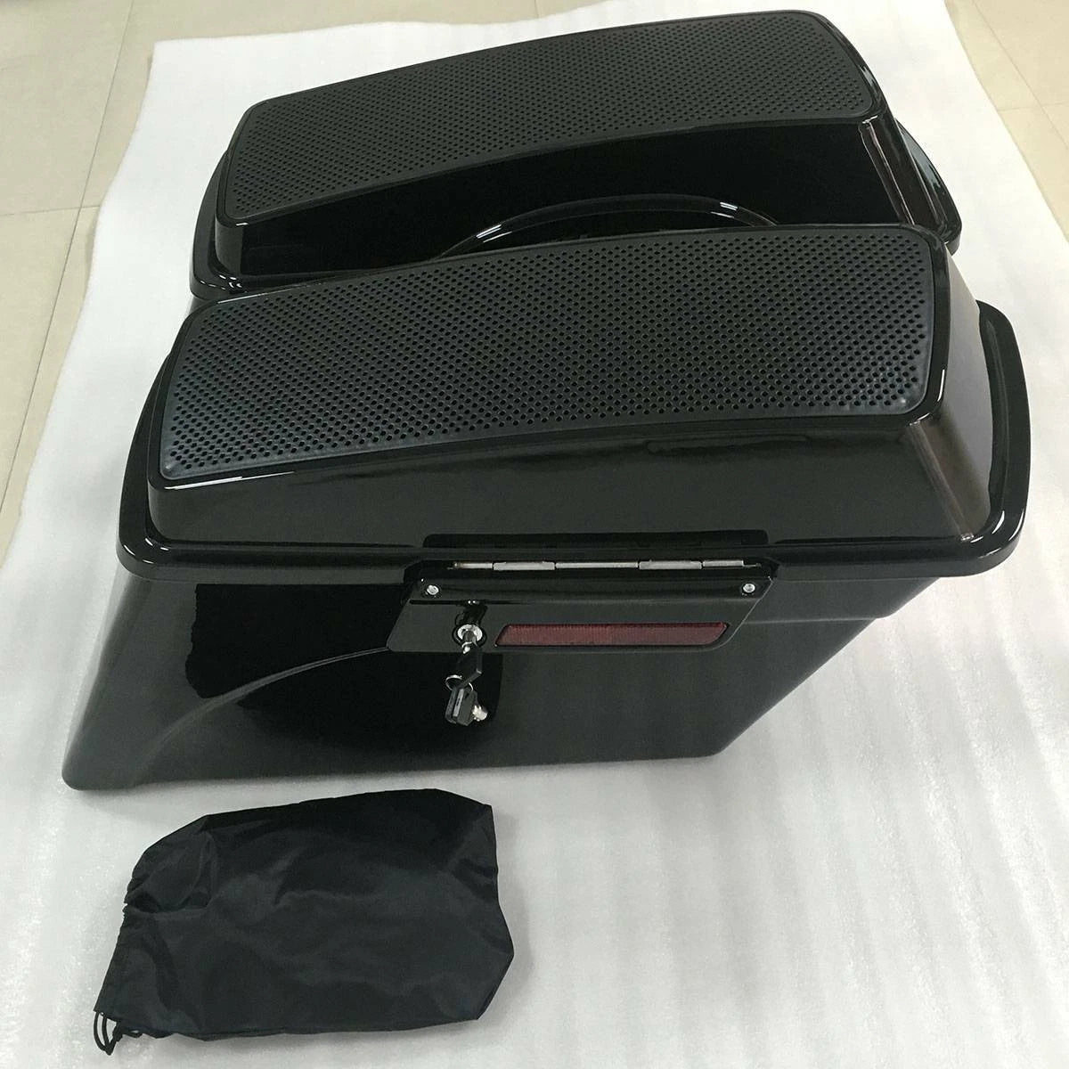 Hard Saddle Bags with 6x9" Speakers for Harley Touring (1994–2013)