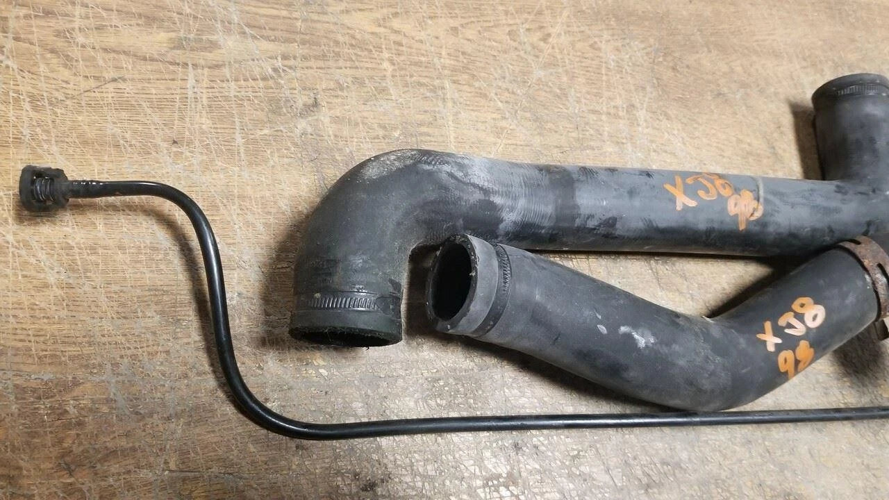 Set of 2 Engine Radiator Hoses for Jaguar VDP XJ8 (1998–2003)