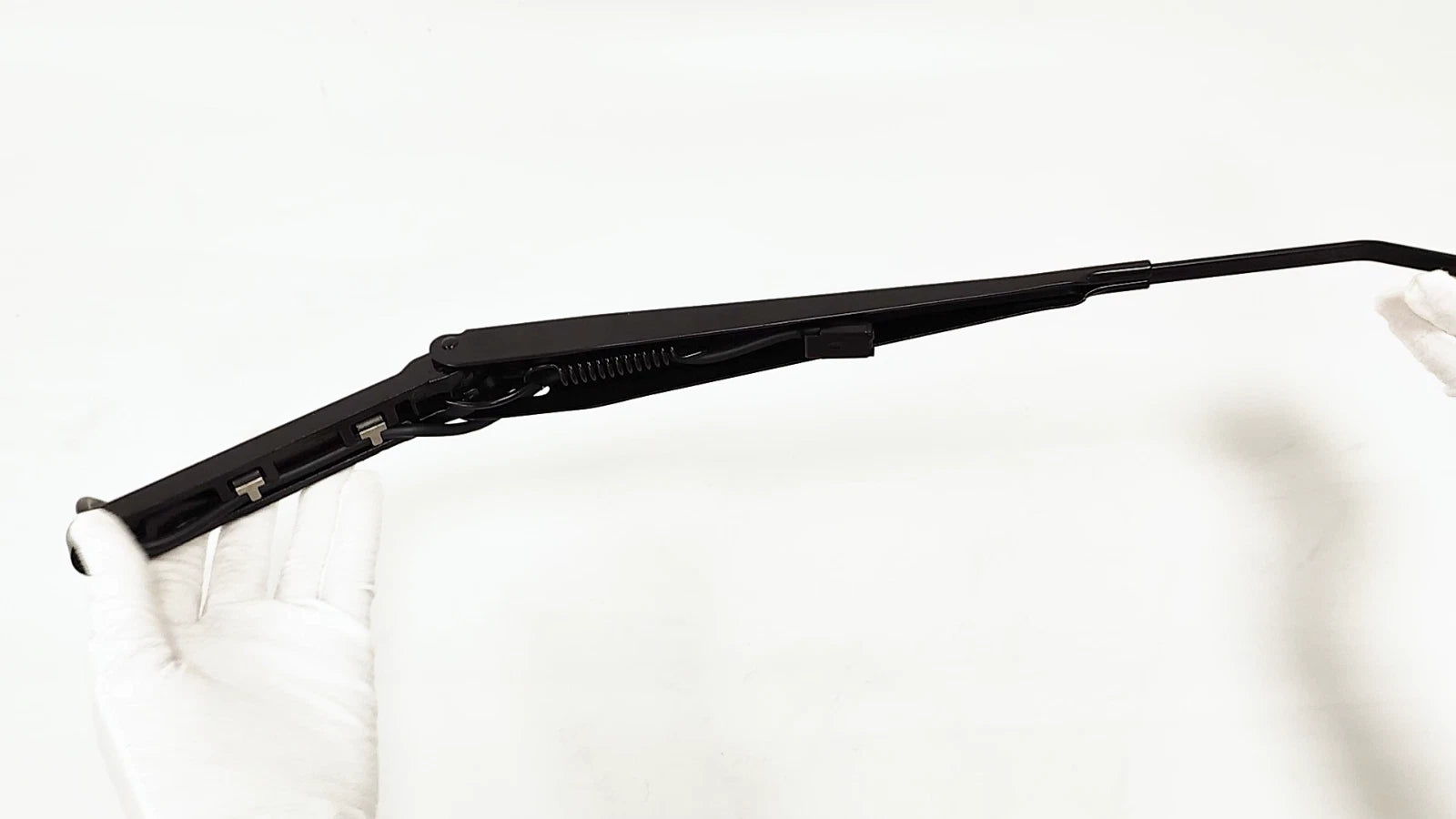 Pair Windshield Wiper Arms for Chevy Tahoe GMC Yukon Suburban