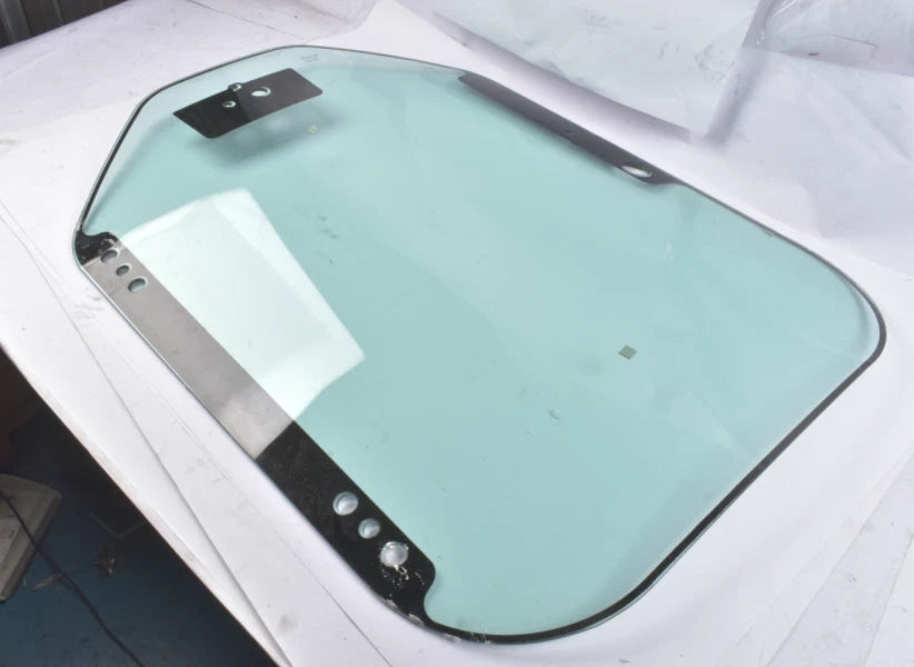 Front Door Glass Kit for Bobcat Loaders T450 T550 T590 T650 T740 T770 (2010–2023) 7109661
