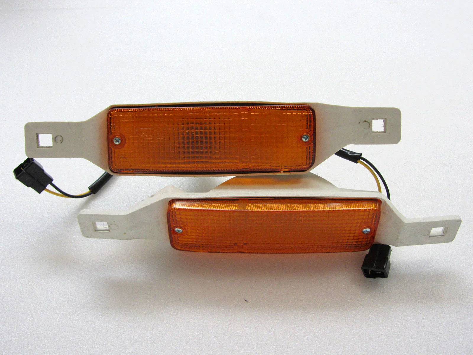 Toyota Hilux Bumper Indicator Lights Pair for LN40 RN40 (1984-1989)