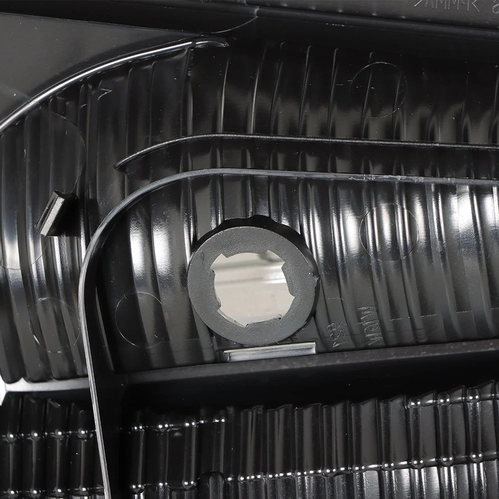 Halogen Tail Light Assembly for Toyota Sienna (2015–2017)