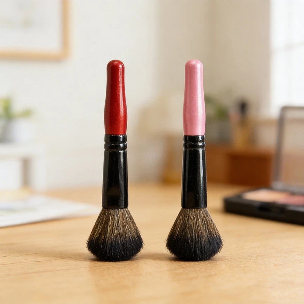 Blush Brush with Wooden Handle 14.2cm for Seamless Blush Bronzer
