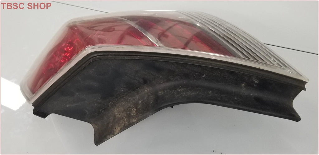 Tail Light for Saturn Aura (2007–2009) GM 25845492 Right Passenger Side