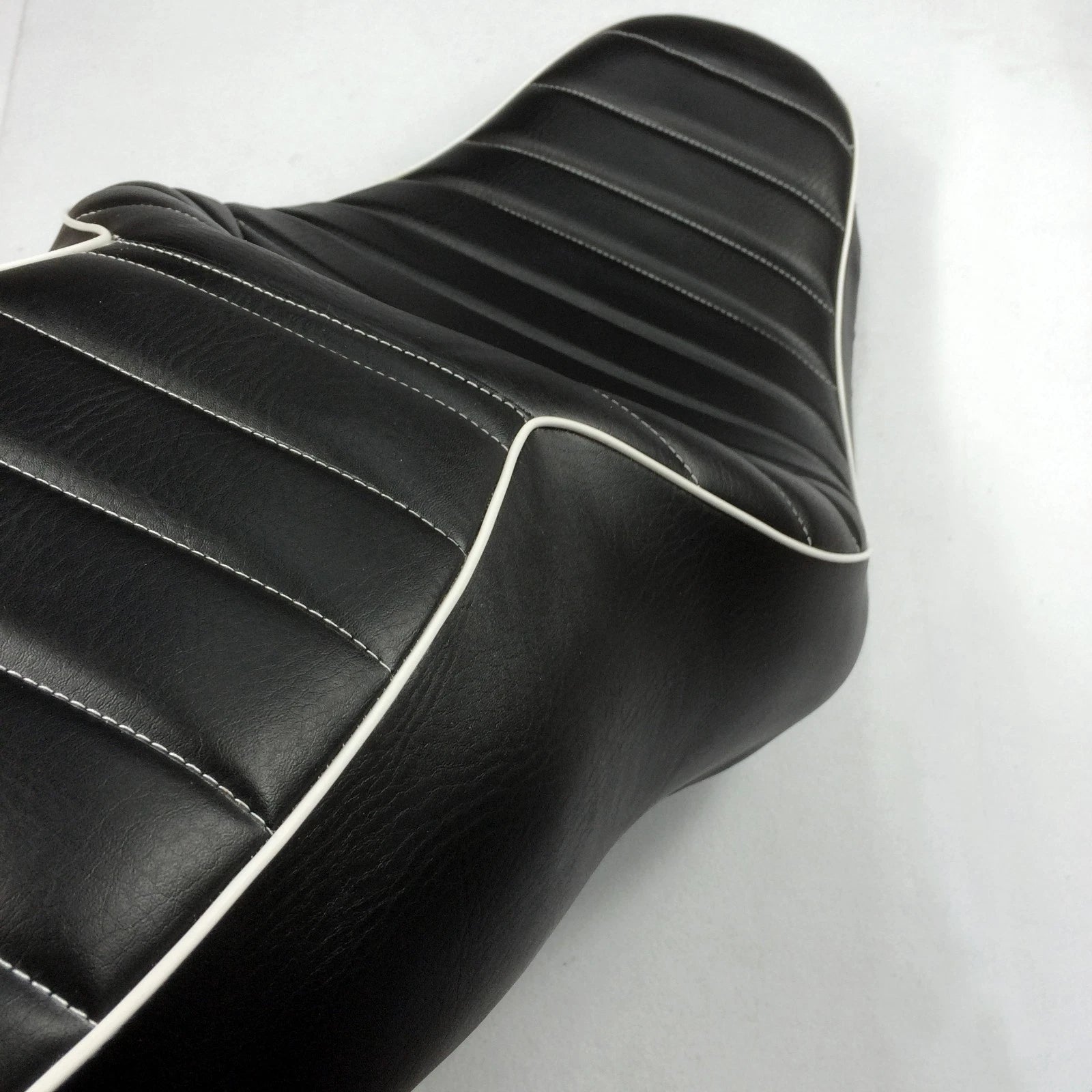 2X Cross Stripe Seat for Harley Davidson Road King/FLHX (2007–2015)