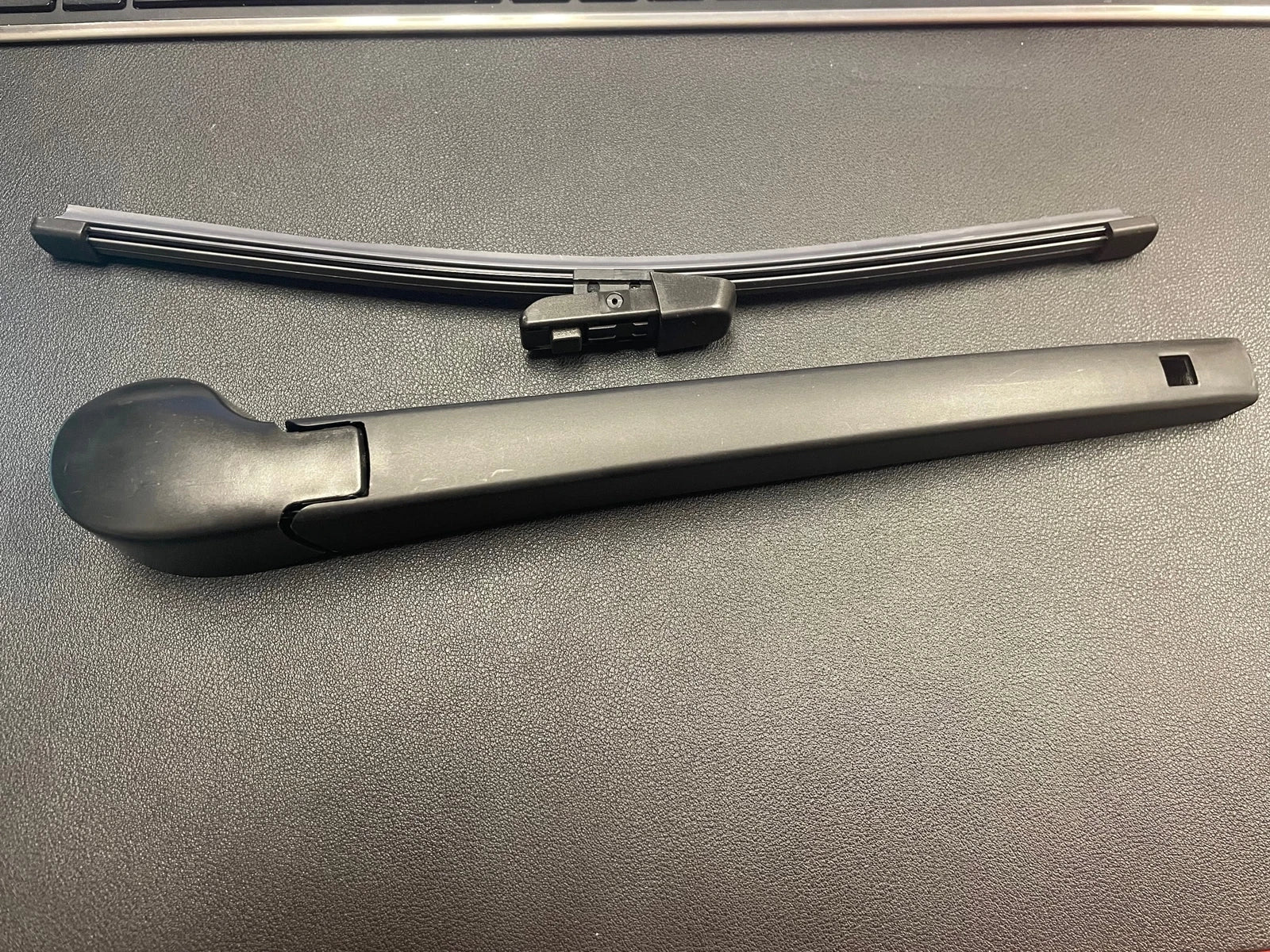 Rear Wiper Arm & Blade Kit for VW Golf (2010-2019)