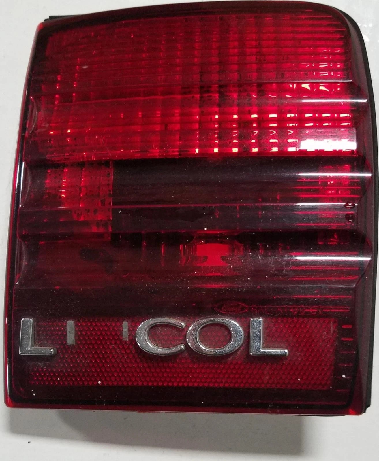 Rear Tail Light LH Driver Side for Lincoln LS (2000–2002)
