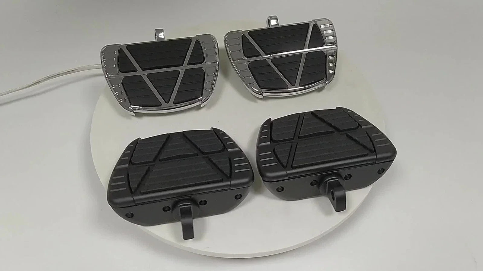 Chrome Footrest Shift Pegs for Harley Breakout Hard Candy Custom (2013-2020)