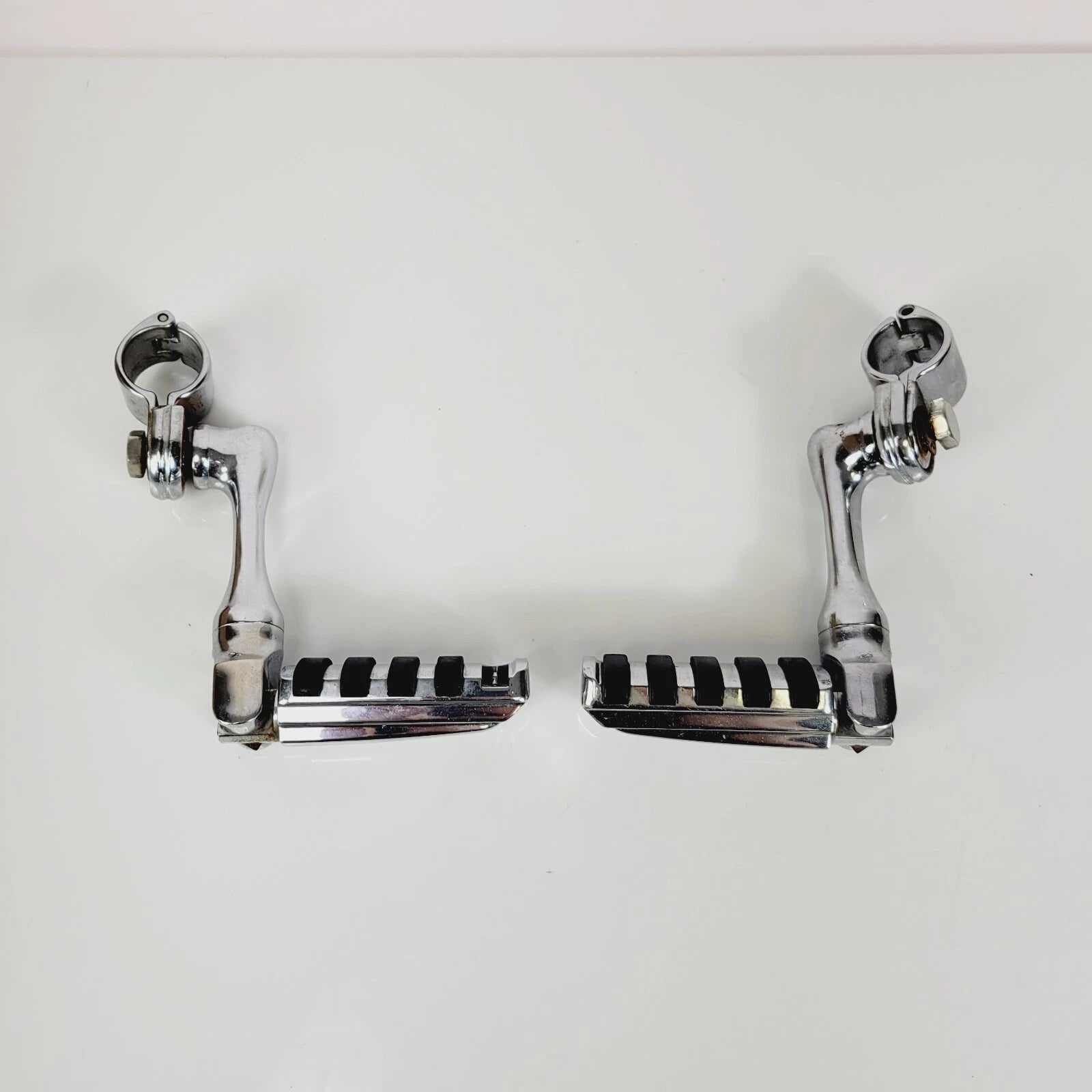 Chrome Highway Footpeg Set for Harley FLHTCU SE4 CVO Electra Glide (2009)