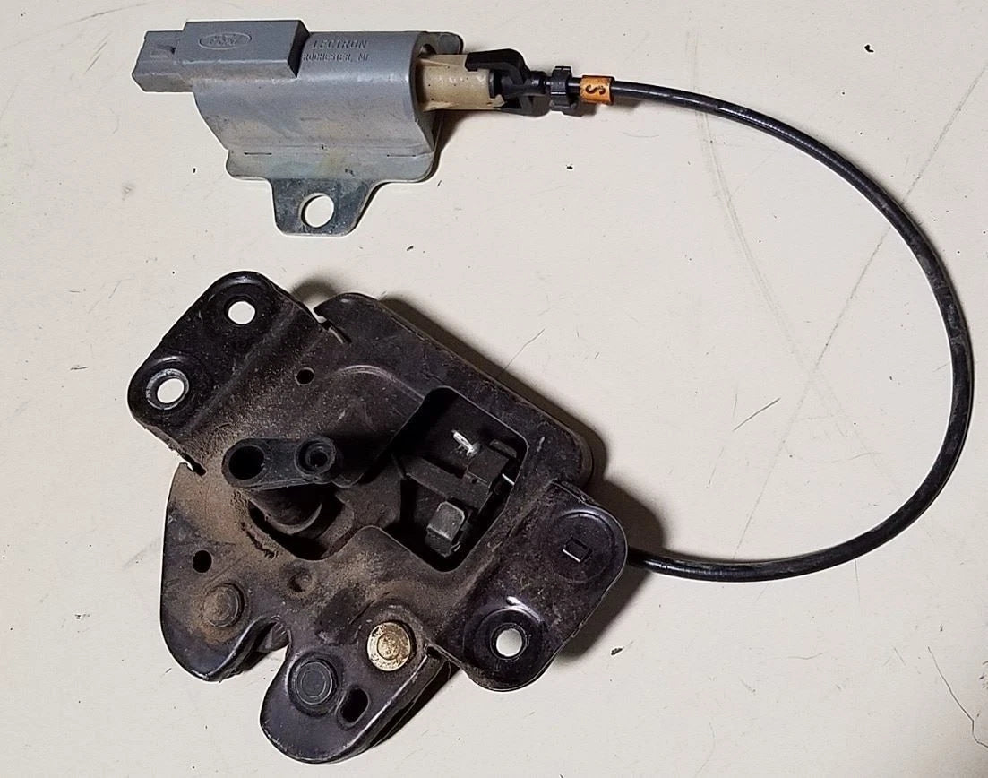 Trunk Lock Latch Assembly with Solenoid for Thunderbird Cougar (1989–1995)
