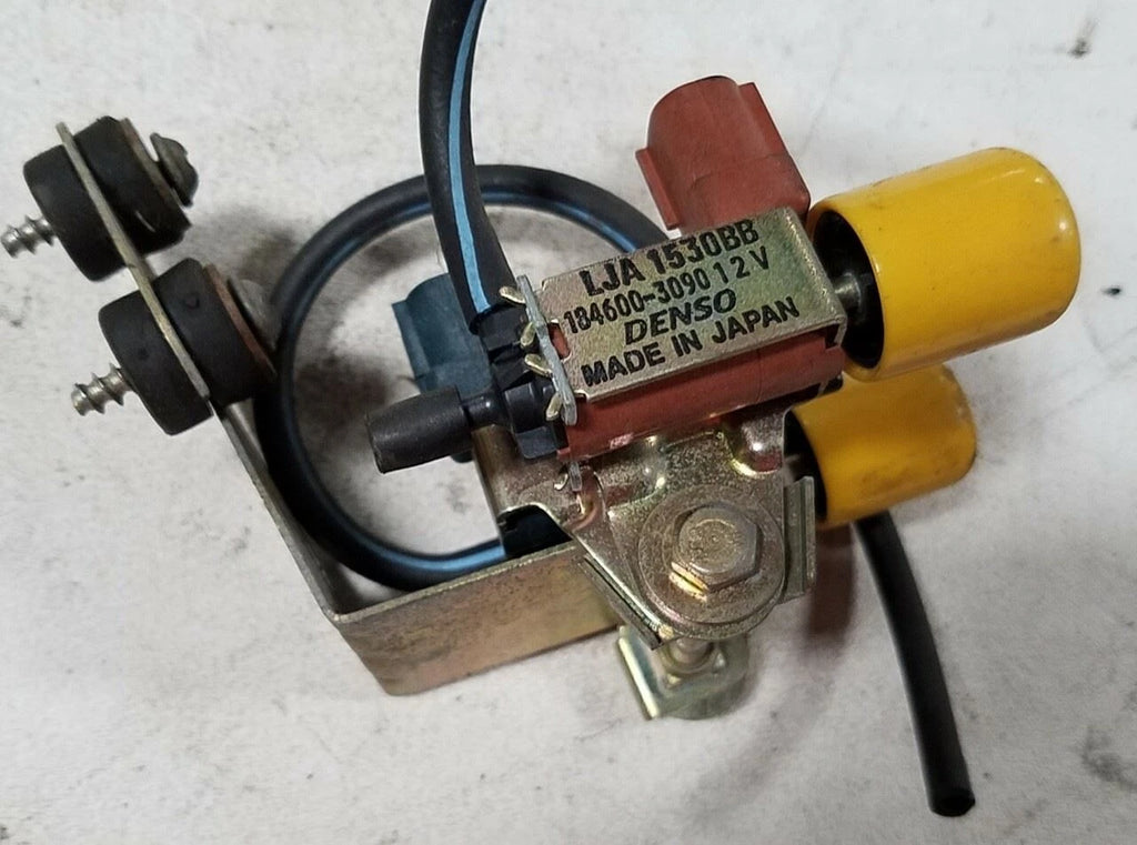 Vacuum Valve Solenoid LJA1530BB for Jaguar XJ8 (1998–2003)