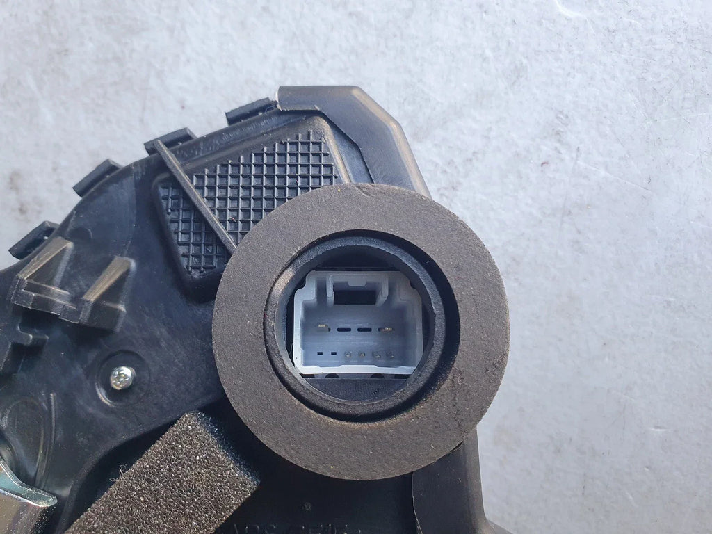 Power Door Lock Mechanism Front Right RH for Toyota Hilux (2005–2015)
