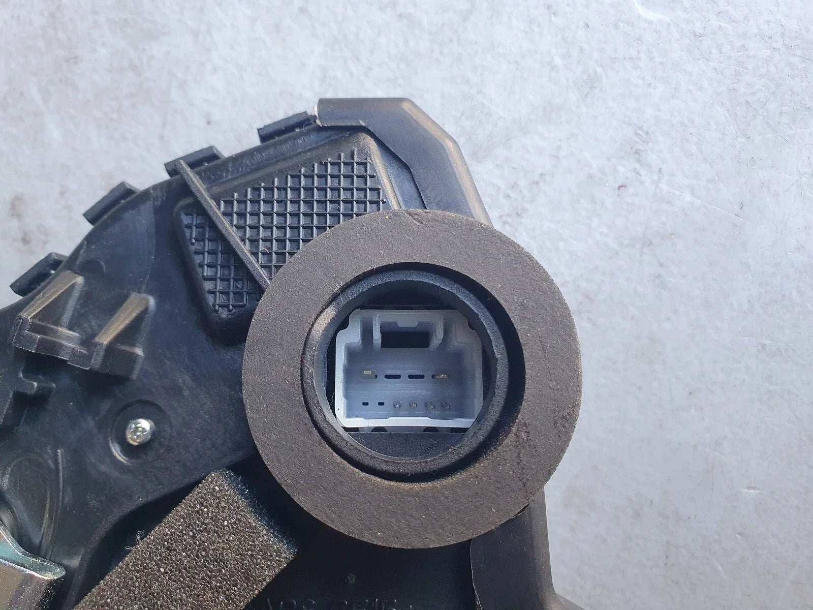 Power Door Lock Mechanism Front Right RH for Toyota Hilux (2005–2015)