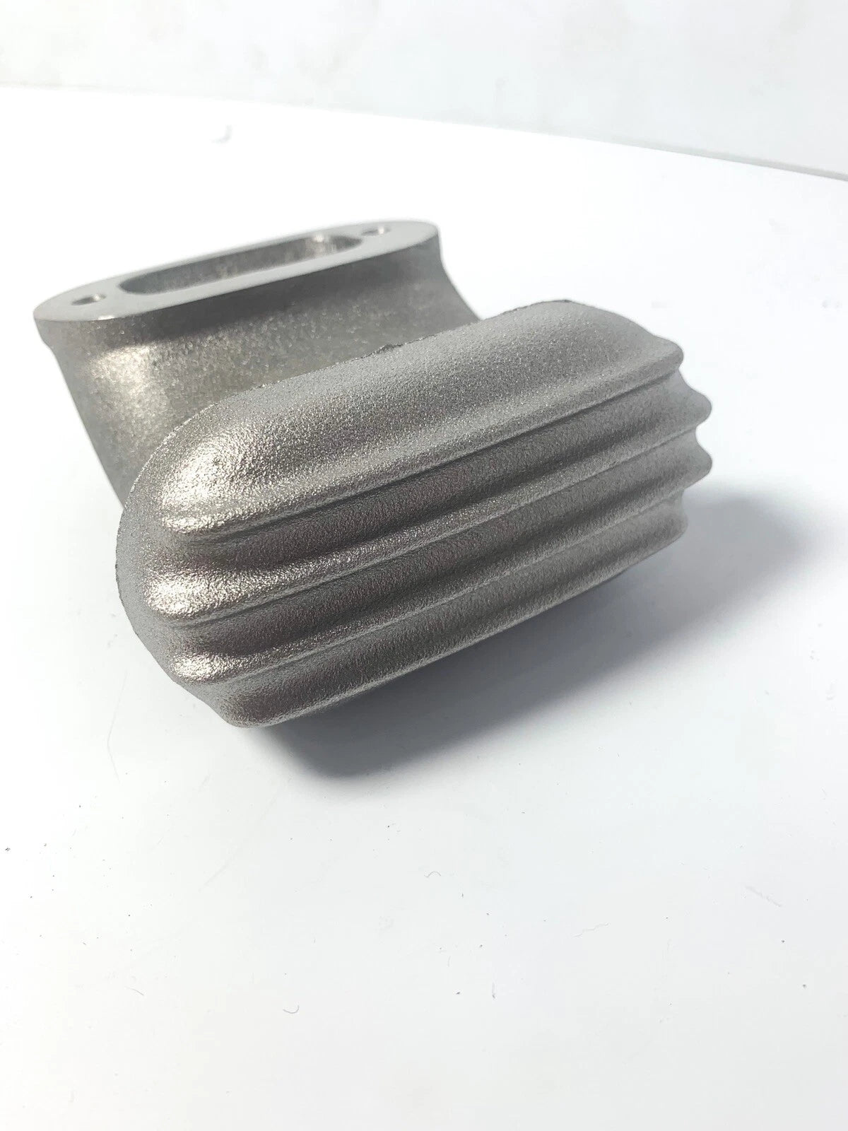 Finned Valve Cover Breather Cast Aluminum Side Angled Style for Universal (—)