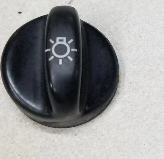 Head Light Switch Knob for Ford Crown Victoria/Grand Marquis (1997–2002)