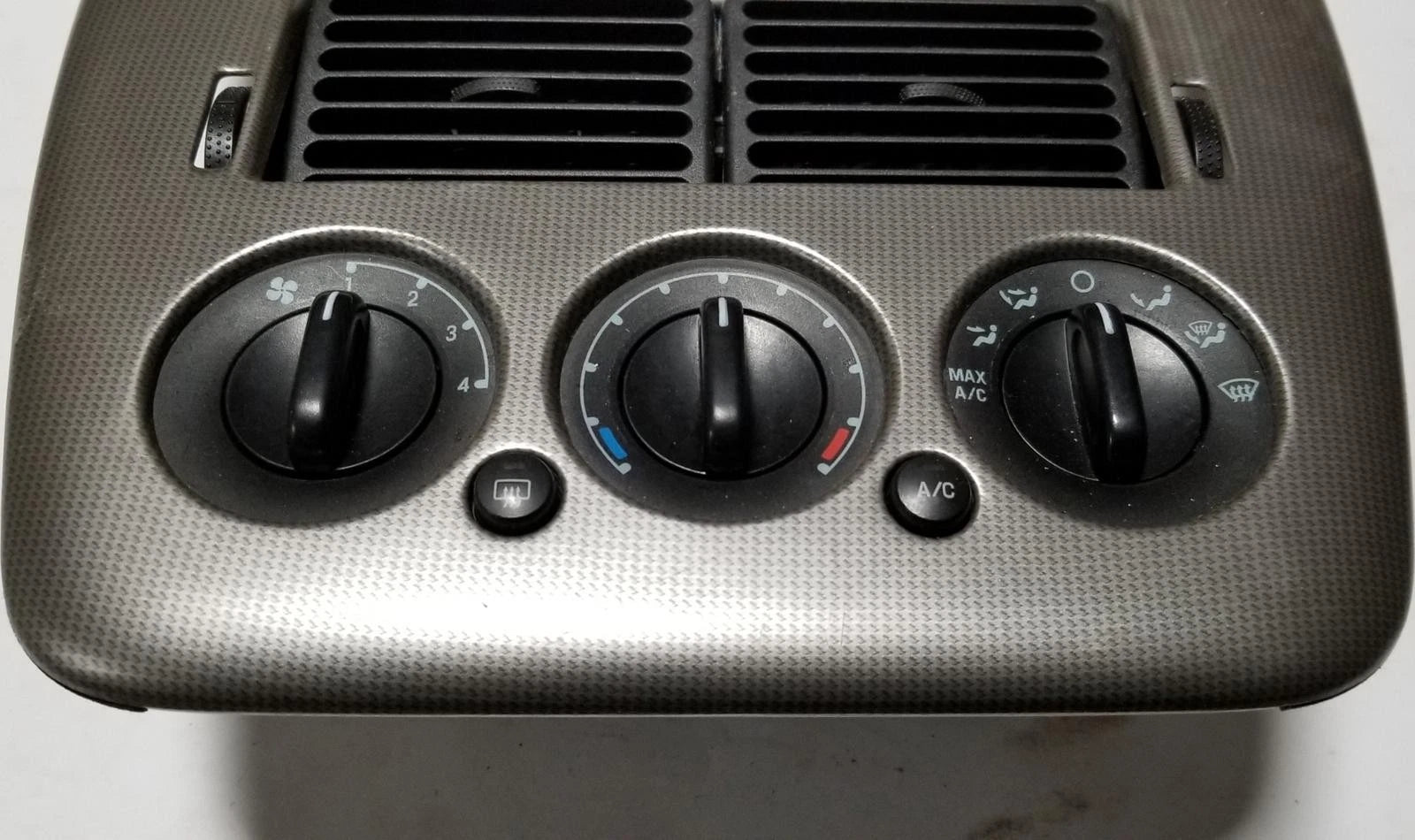 Radio Bezel for Ford Explorer Mountaineer (2002–2006)