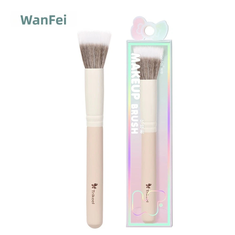 Makeup Blush Brush - Pink Soft Synthetic Bristles, Wooden Handle 19x4x4cm