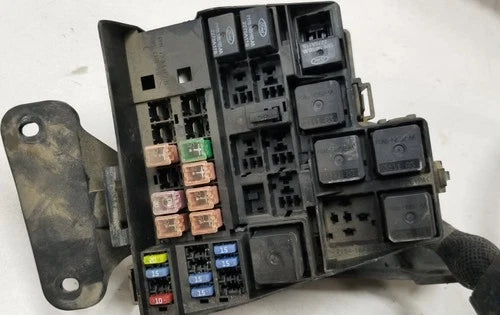 Engine Bay Fuse Relay Box with Fuses for Lincoln LS (2003–2006)