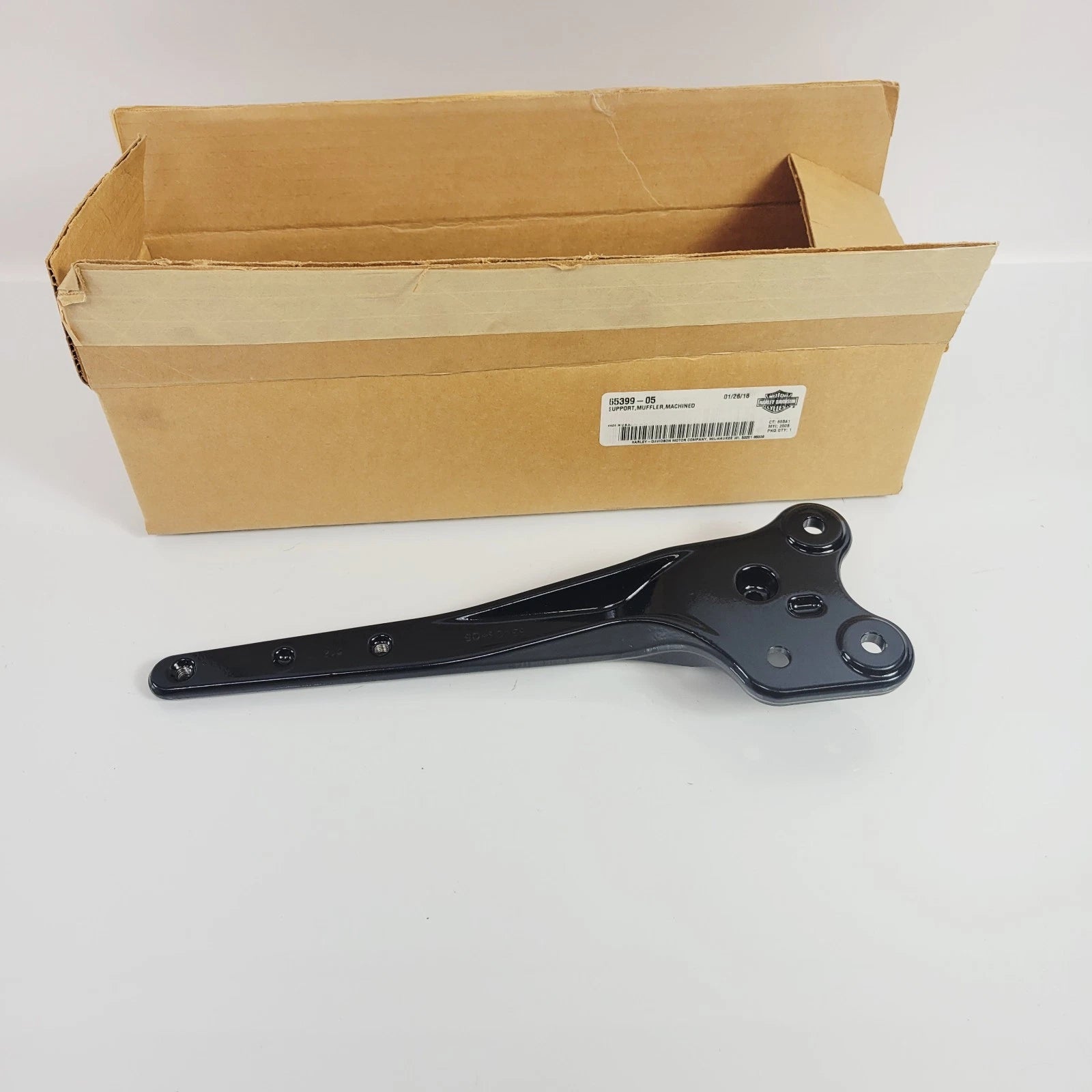 Exhaust Muffler Support Mount Bracket for Harley Softail Deluxe (2005–2006)