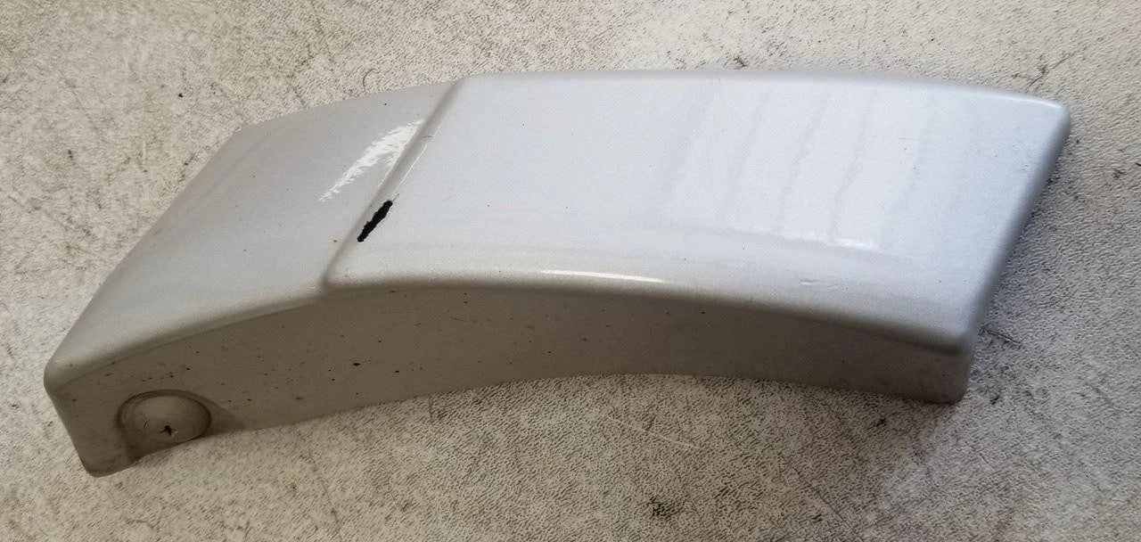 RH Rear Door Post Fender Trim Molding for Lincoln Continental (1998–2002)