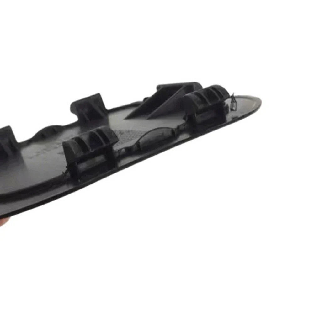 Fender Cover Cap / Passat B8 and Touran (2016–2024)