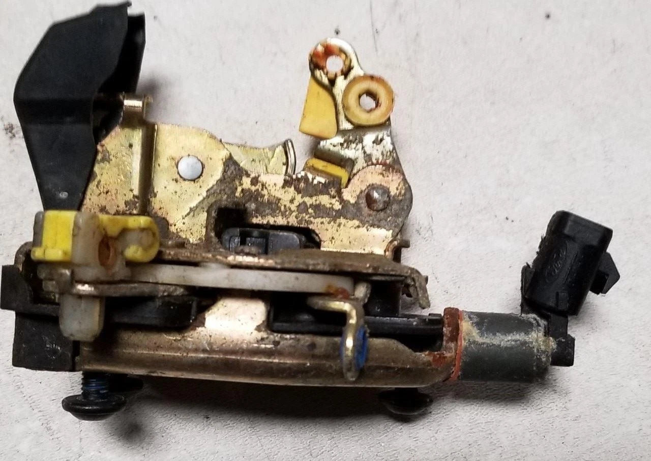 Right Front Door Lock Latch for Lincoln Continental (1995–2002) OEM