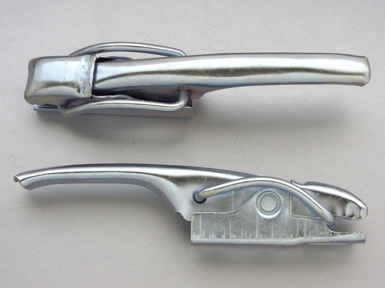 Mitsubishi Triton L200 Tailgate Side Handles 2 x for 1986-1996