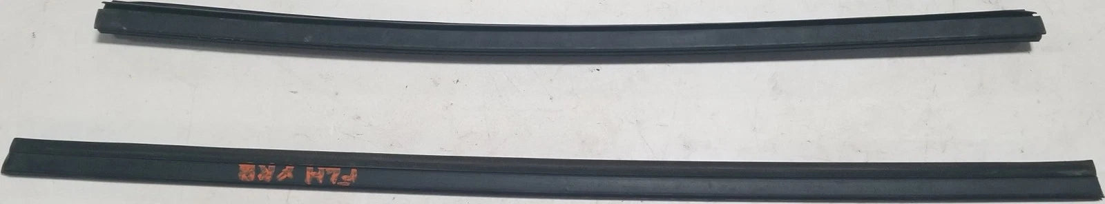 Set of 2 Window Molding Seals for Jaguar XK8 XKR (1997–2006)