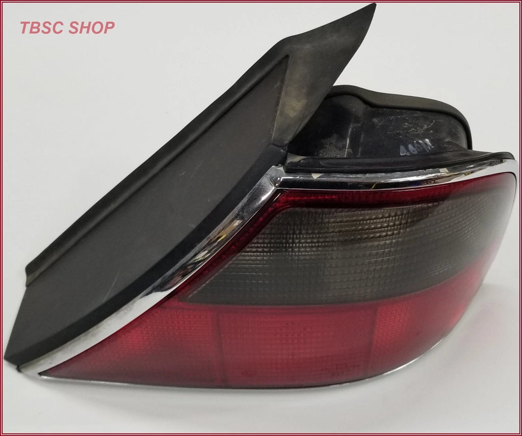 Right Passenger Brake Tail Light for Jaguar XJ6 XJ12 (1995–1997) LNA4900CC