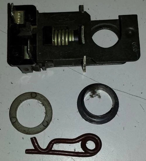 Brake Stop Switch for Ford Thunderbird Mercury Cougar (1989–1997)