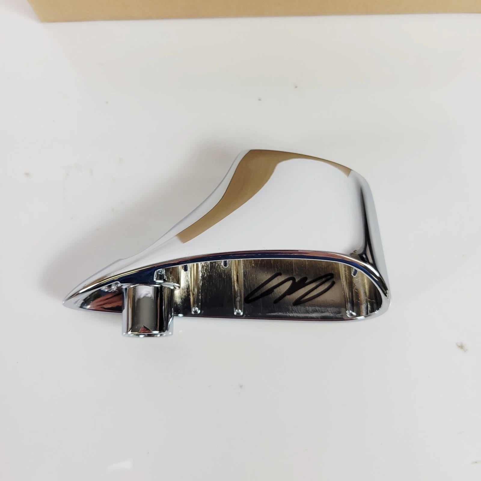 Left Chrome Front Turn Signal Bracket for Harley-Davidson Road Glide (2015–2023) 67800300