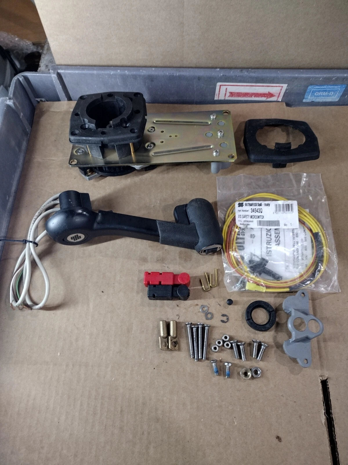 UFlex B184 Single Lever Side Mount Control for UFlex Models (Out of Box)