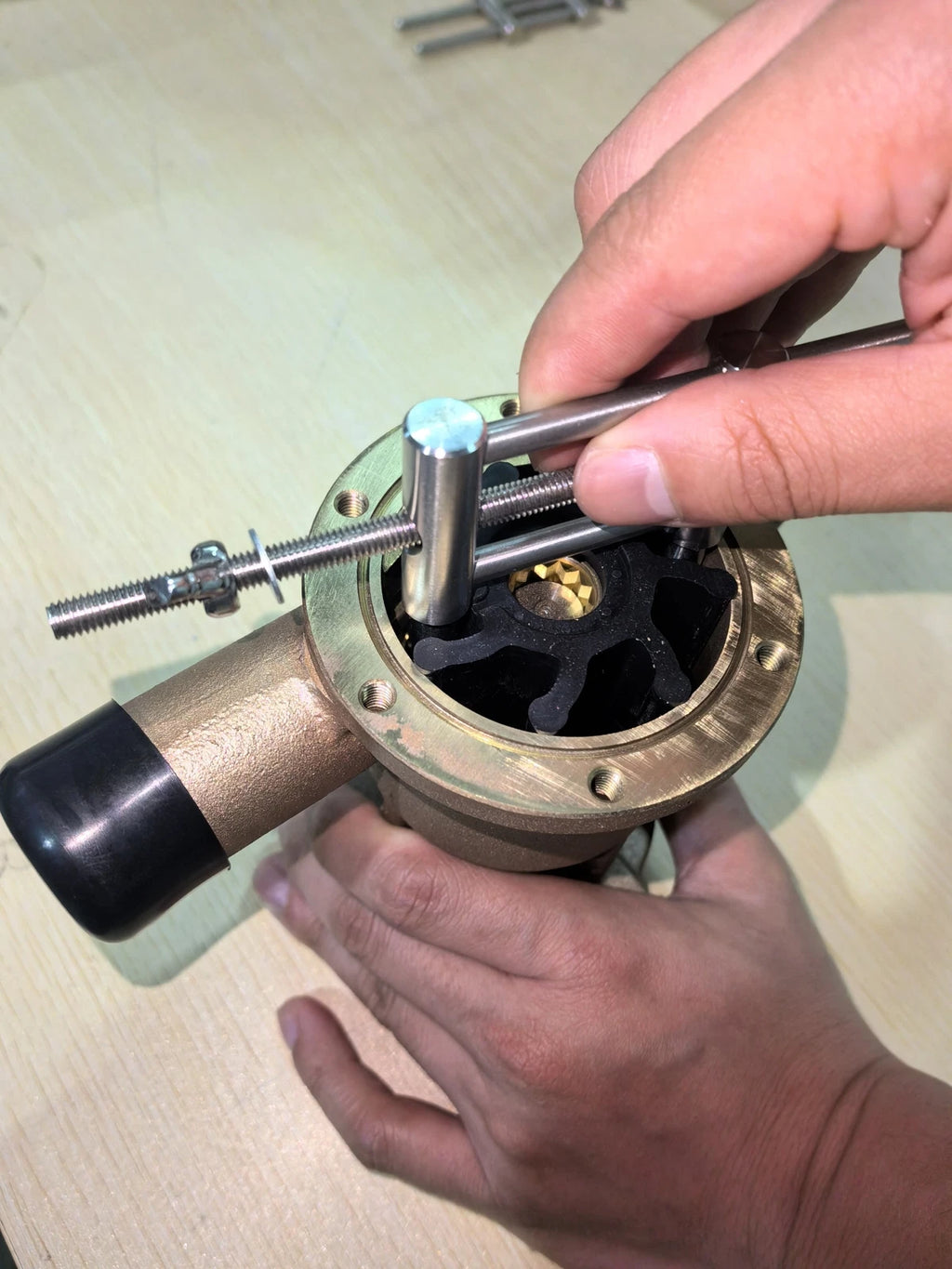Removal Puller for Johnson Volvo Sherwood Jabsco Onan (09959K, 18838-0001, 132-0117)