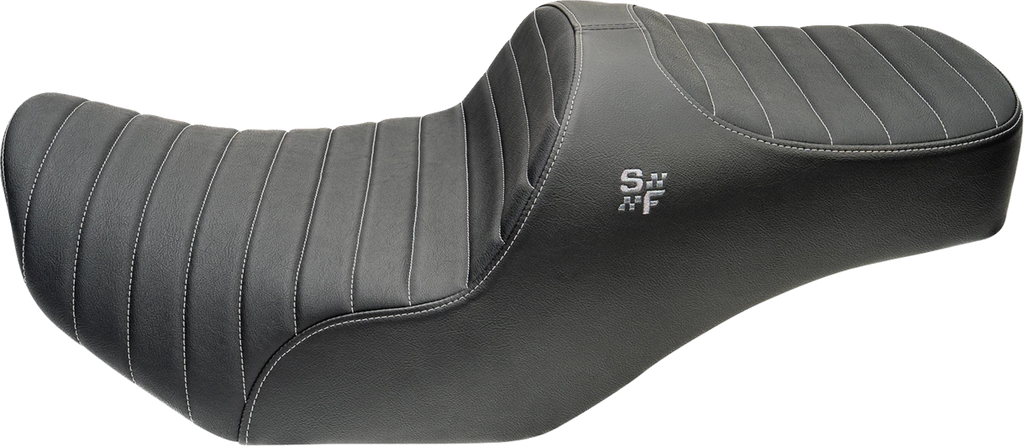 Chariot Seat for FLH/FLT (2023–2026) - Silver Classic Stitch, Silver Logo