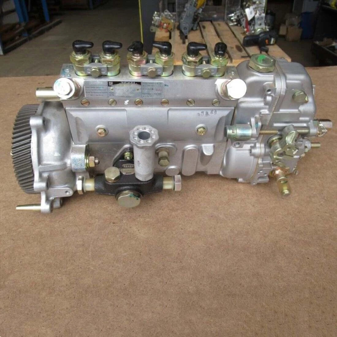 Fuel Injection Pump VAME088960 VAME088910 for Kobelco SK200 (1995–2005)