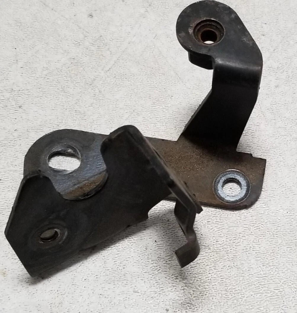 Throttle Cable Body Bracket for Ford Thunderbird Cougar (1994–1995)