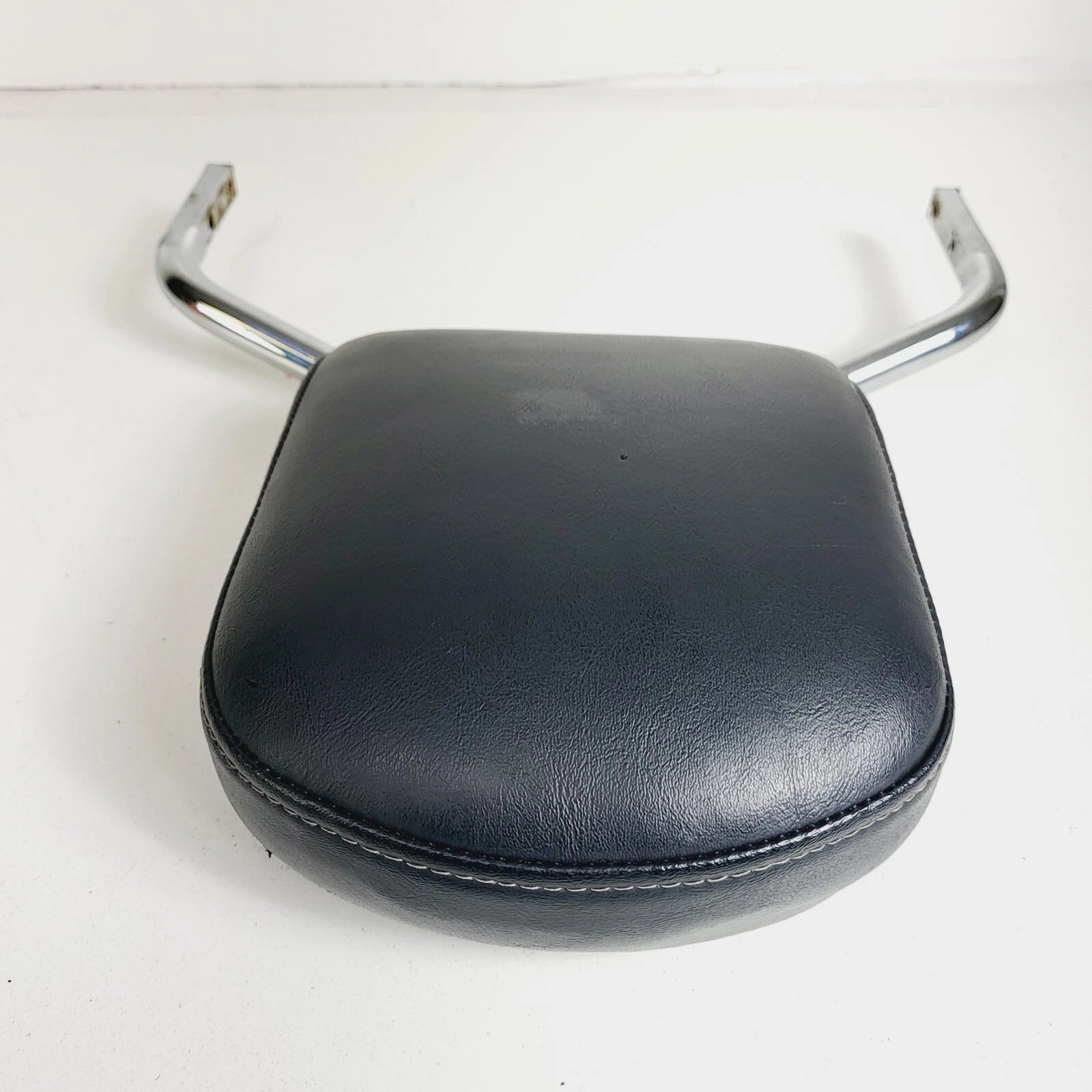 Sissy Bar Upright & Backrest Pad for Harley-Davidson (Low Mini-Medallion)
