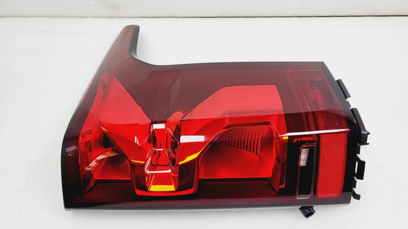 LED Tail Light Lamp Assembly for Chevy Silverado EV WT (2024–2025) 86555234