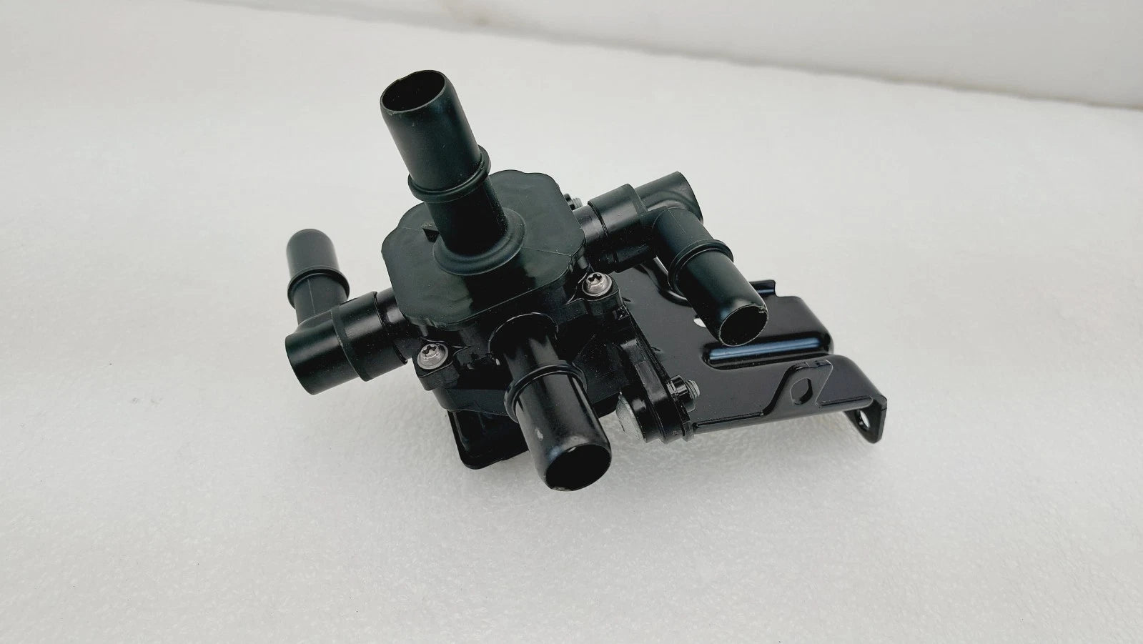 Coolant Diverter Valve Assembly PZ9Z-8C605-B for Ford Mustang Mach-E (2023–2025)