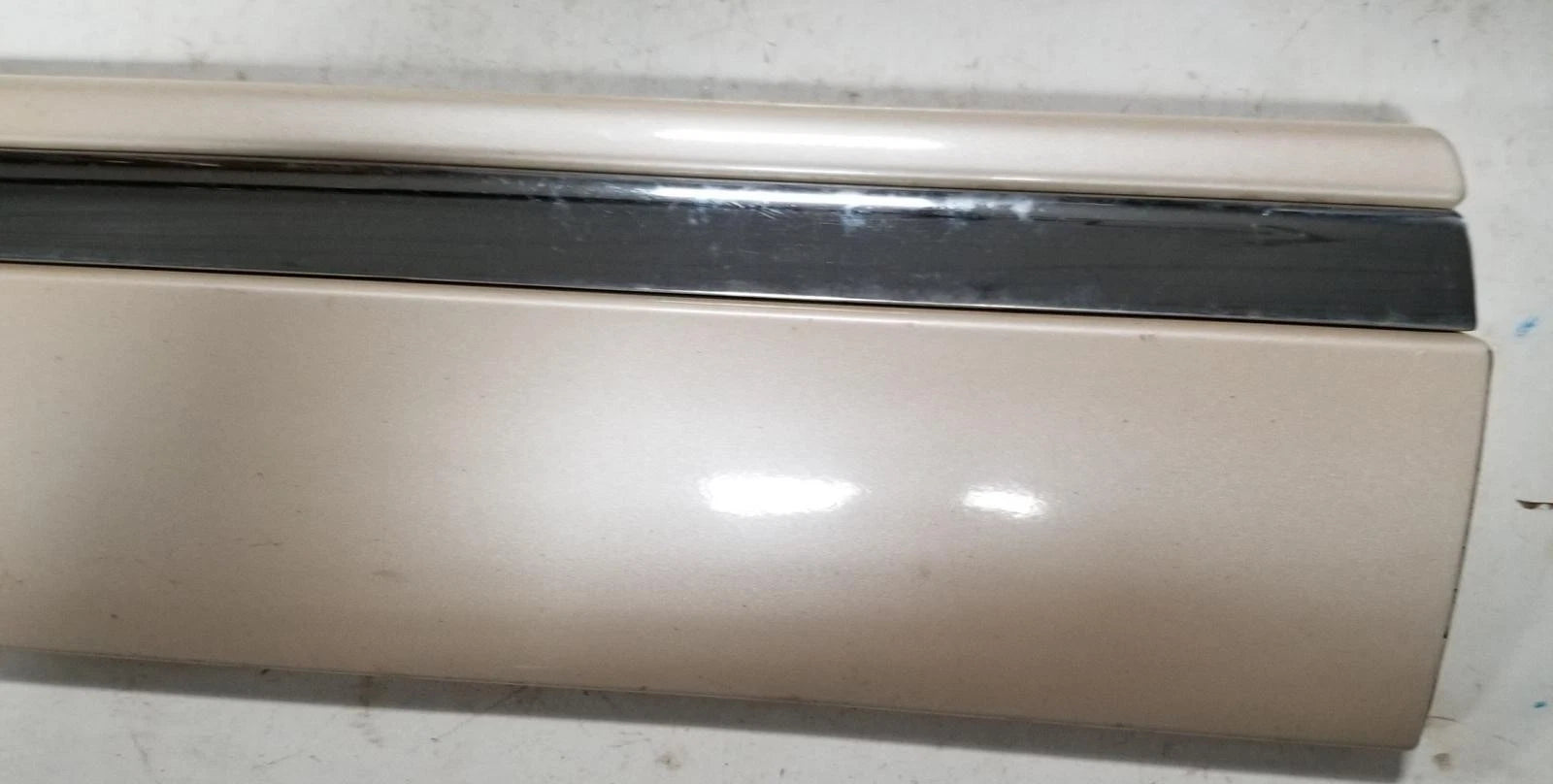 Left Front Door Trim Molding for Lincoln Continental (1998–2002) OEM Ivory