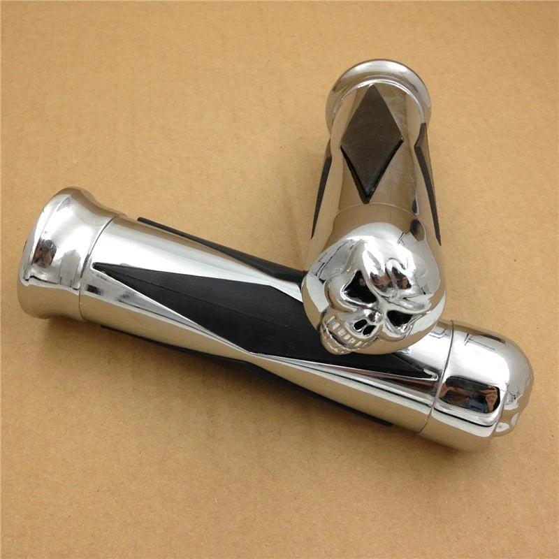 Skull Diamond Grip for Suzuki Sportbikes (1987–2012), Savage (2002–2005), Volusia 800