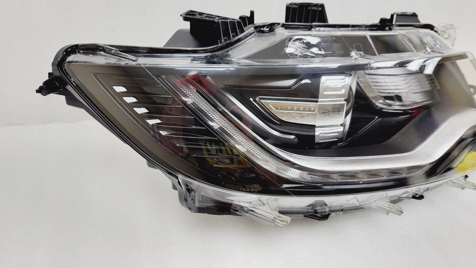 HID Xenon Headlight for Lincoln MKX (2016–2018) RH FA1Z13008M