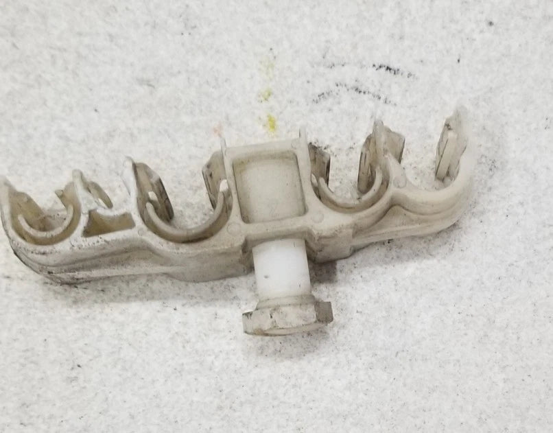 Fuel Line Support Bracket for Jaguar XJ8 VDP XJR (1998–2003)