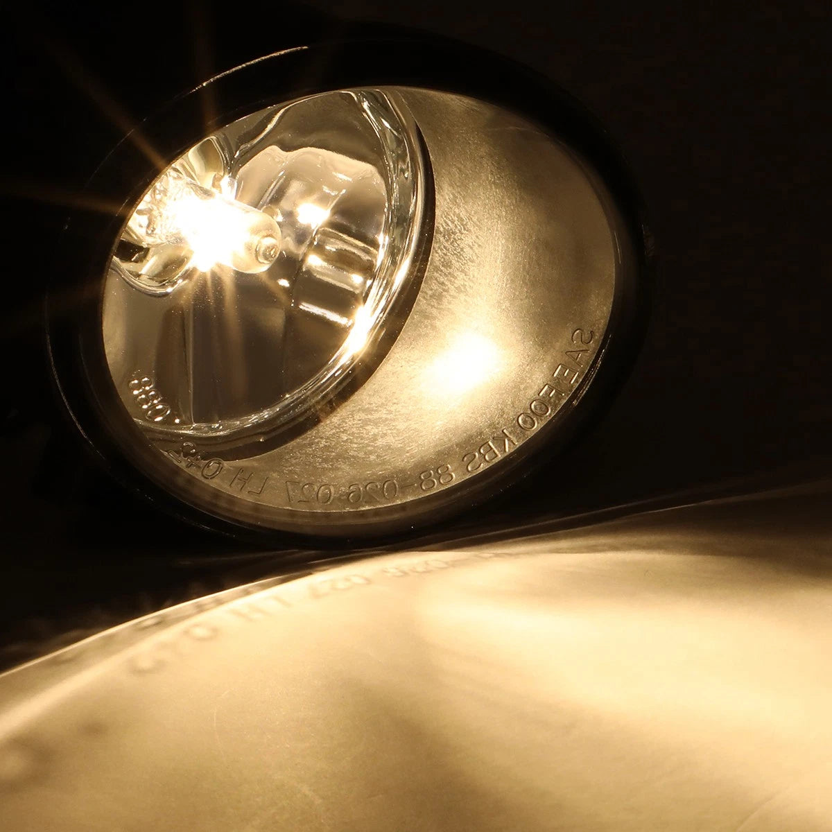 Right Side Fog Light for Nissan Sentra (2004–2006) OE Style