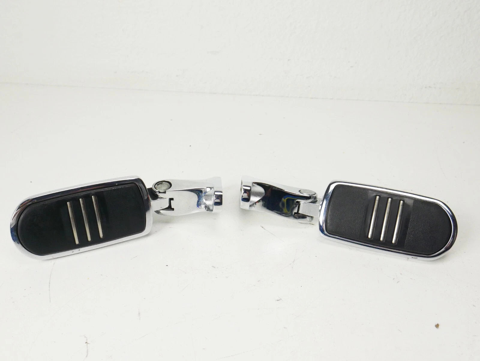 Set of 2 Chrome Foot Pegs & Mounts for Harley Streamliner Touring (1988–2022)