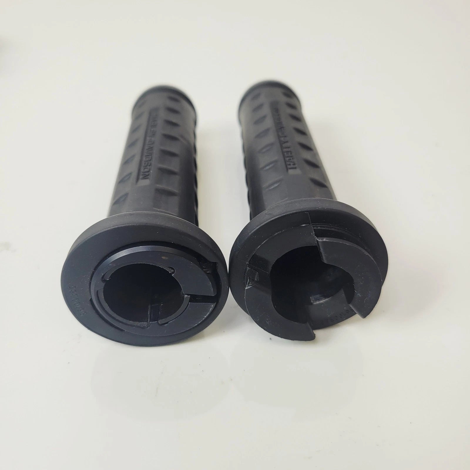 RH Grip for Harley-Davidson Pan America Nightster Sportster S (2021–2025) 56100368
