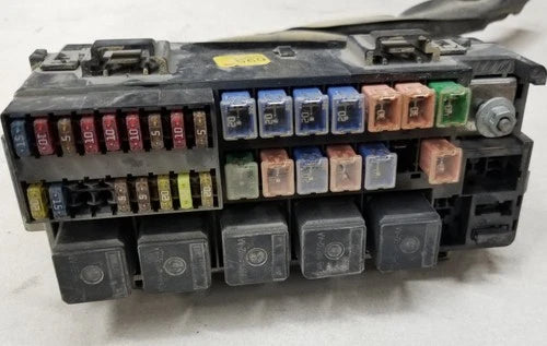 Trunk Mounted Fuse Relay Box with Cover for Lincoln LS (2000–2002)