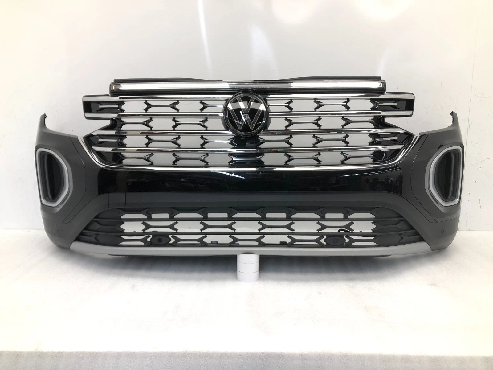 Front Bumper Pearl Black for Volkswagen Atlas & Atlas Cross Sport (2024–2026)