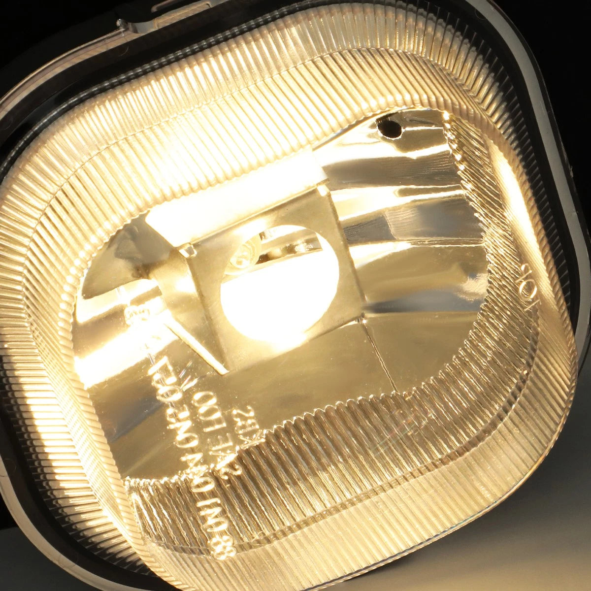 Right Fog Light for Ford Excursion/Super Duty (2001–2004) OE Style